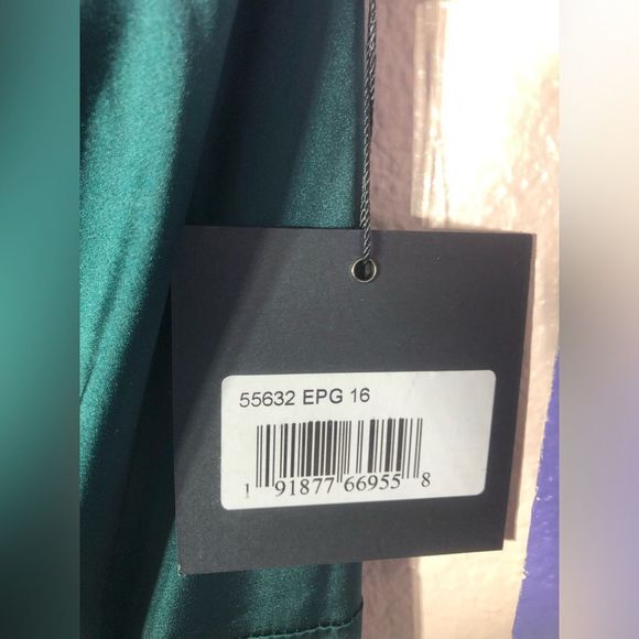 NWT Mac Duggal Satin One-Shoulder Puff Sleeve Trumpet Gown Deep Green - Size 16 - Picture 6 of 7